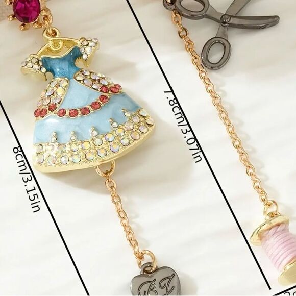 🩵 Betsey Johnson unique mismatched seamstress/dressmaker dangle earrings 🩵 - Picture 4 of 6